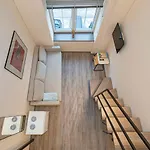 아파트 Modern Loft Near Christ's Resurrection Church By Polo