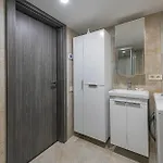 Modern Loft Near Christ's Resurrection Church By Polo 아파트
